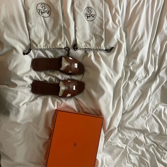 Hermes Brown Sandals Luxurious Leather Design - Picture 4 of 11